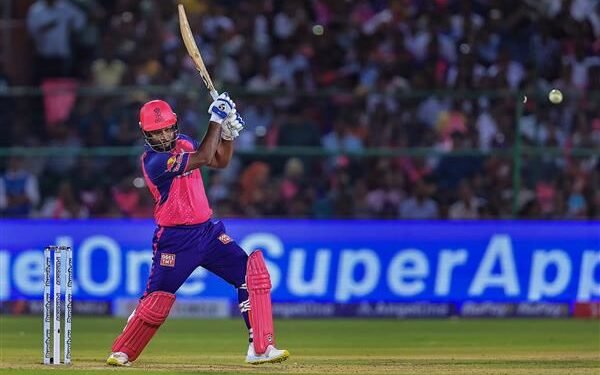 राजस्थान रॉयल्स के कप्तान संजू सैमसन पर गुजरात टाइटंस के खिलाफ मैच में धीमी ओवर गति के लिए 12 लाख रुपये का जुर्माना लगाया गया है।