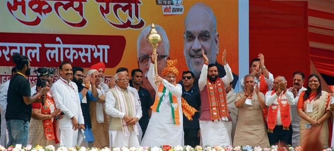 अमित शाह ने हरियाणा भर में अपनी रैलियों के दौरान किसानों और सैनिकों को अपना समर्थन दिया और उनके मुद्दों के प्रति अपनी प्रतिबद्धता प्रदर्शित की।