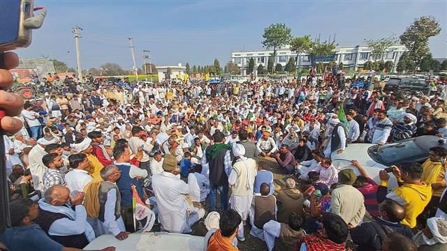 एक विशिष्ट विरोध स्थान के लिए किसानों के अनुरोध के कारण पटियाला प्रशासन फिलहाल सतर्क है।