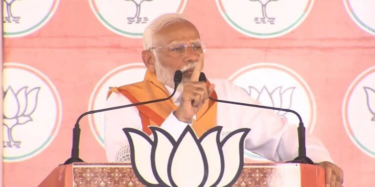 मोदी ने पांच वर्षों में पांच प्रधानमंत्रियों की संभावना पर चर्चा कर रहे इंडिया ब्लॉक का उल्लेख किया।