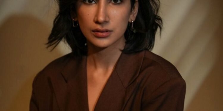 इन साहसी, धूर्त, धमकी देने वाली अभिनेत्रियों के सामने आएं, जिन्होंने फिल्मों में महिला-खलनायकों को देखने के तरीके को बदल दिया है।