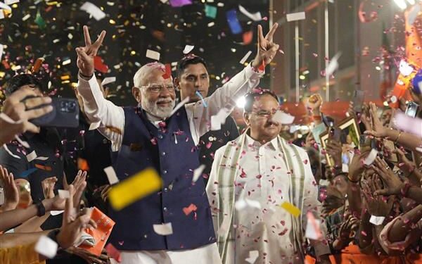 प्रधानमंत्री ने उद्घाटन के लिए भारत के पड़ोसी देशों के नेताओं को आमंत्रित किया; अभी तक पाकिस्तान से संपर्क नहीं किया