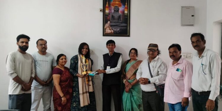 महिला शसक्तीकरण का उत्कृष्ट उदाहरण पेश करने वाली छाया साहू सम्मानित