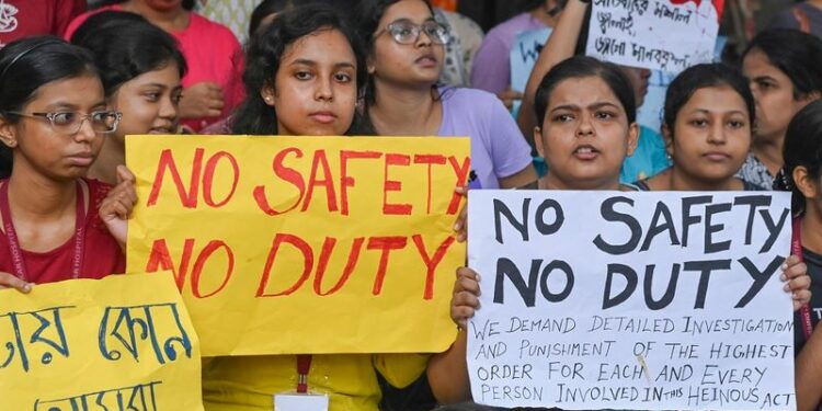 इस घटना ने महत्वपूर्ण सार्वजनिक आक्रोश और न्याय की मांग को जन्म दिया है।