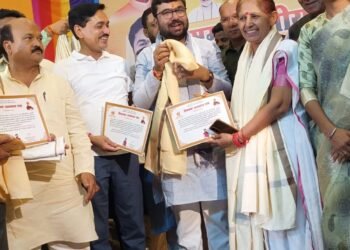 शिक्षक दिवस सम्मान समारोह में गुरुकुल की संचालिका दर्शना खट्टर सम्मानित