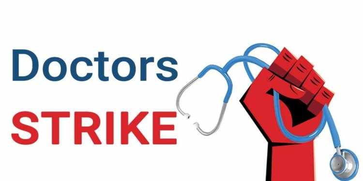 पंजाब के 2,500 डॉक्टरों ने अनिश्चितकालीन हड़ताल शुरू कर दी