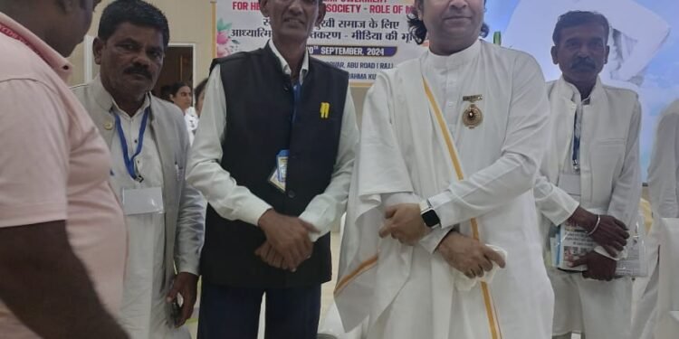 अंतर्राष्ट्रीय मीडिया सम्मेलन में सामाजिक कार्यकर्ता भगवानदीन साहू सम्मानित