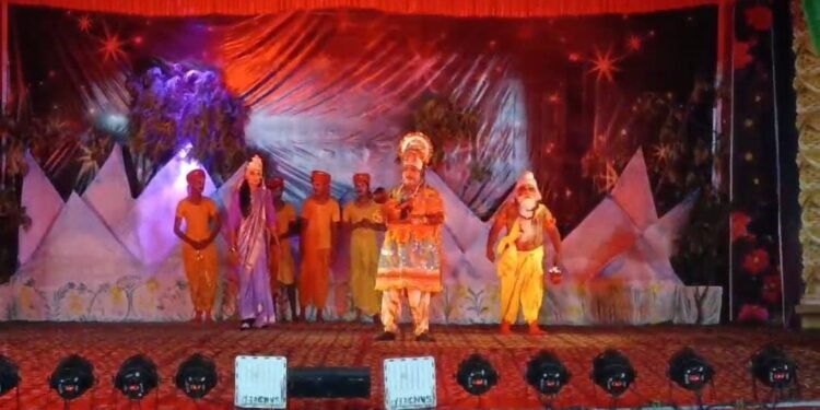 दिल्ली के मंगोलपुरी में रामलीला का आयोजन किया