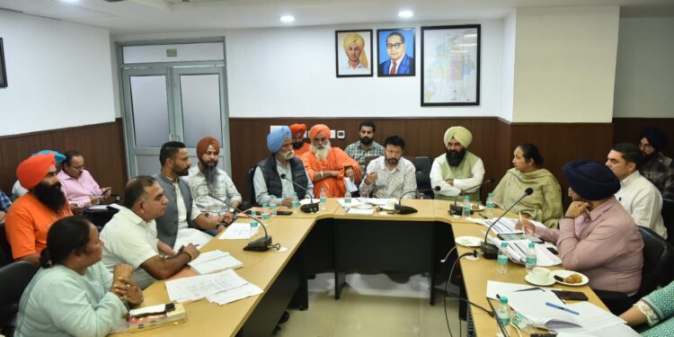 नागरिकों को बेहतर सुविधाएँ प्रदान करना पंजाब सरकार की प्रमुख प्राथमिकता: डॉ. रवजोत सिंह