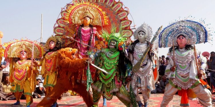 बिजली के चाक पर बने मिट्टी के बर्तनों से सजा ब्रह्मसरोवर का पावन तट