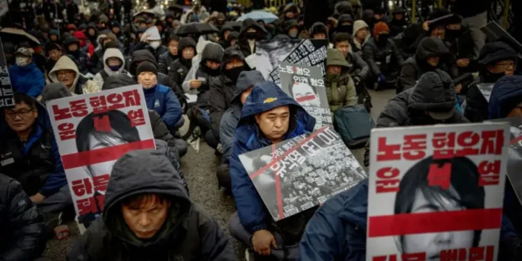 दक्षिण कोरिया में राष्ट्रपति के ख़िलाफ़ विरोध- देखें तस्वीरें