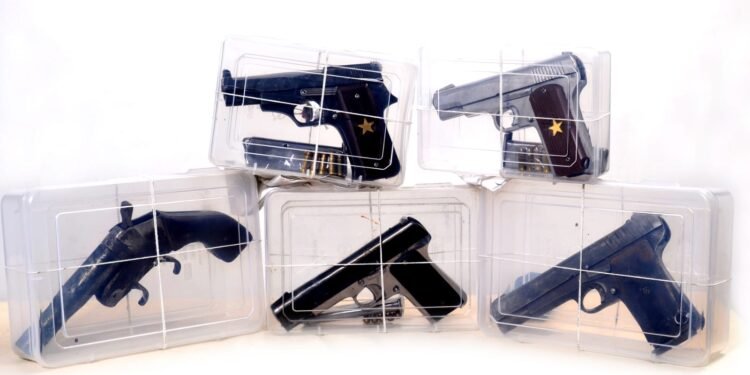 पंजाब पुलिस ने गैंगस्टर गोल्डी ढिल्लों द्वारा चलाए जा रहे सुपारी देकर हत्या करने वाले गिरोह का किया पर्दाफाश; 5 पिस्तौल और नशीली गोलियों सहित दो व्यक्ति गिरफ्तार