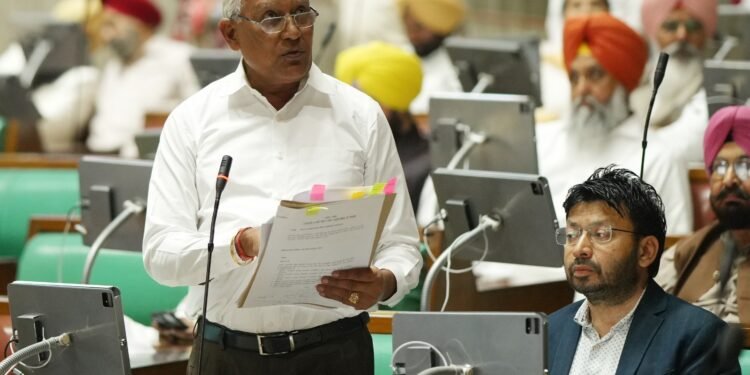 टेलों तक पानी पहुंचाना सुनिश्चित करने के लिए नहरी पानी के वितरण को तर्कसंगत कर रहे हैं: बरिंदर कुमार गोयल