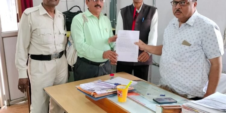 आश्रम , मंदिर और हिन्दू धर्मावलंबियों पर अत्याचार बन्द हो ; ज्ञापन