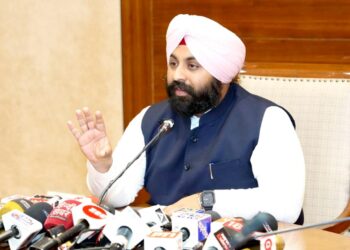 इच्छुक अधिकारी 20 अप्रैल तक गूगल फॉर्म भरकर स्कूल का चयन कर सकते हैं: शिक्षा मंत्री