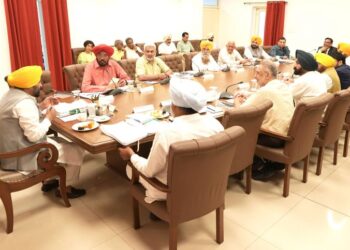 सरकार प्रत्येक निर्वाचन क्षेत्र में विकास परियोजनाओं के लिए प्रति वर्ष 5 करोड़ रुपये आवंटित करेगी।
