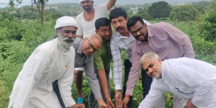 महापौर ने खजरीं गौशाला का भ्रमण कर पौधरोपण किया