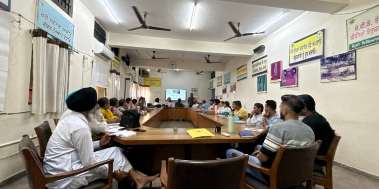 कृषि विज्ञान केंद्र में “डेयरी पालन” पर व्यावसायिक प्रशिक्षण कार्यक्रम संपन्न