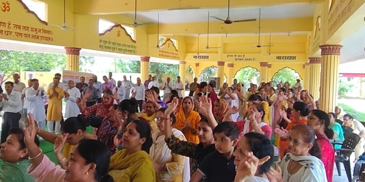 बापू आसाराम जी के साथकों ने बड़ी धूमधाम से मनाई गुरु पूर्णिमा