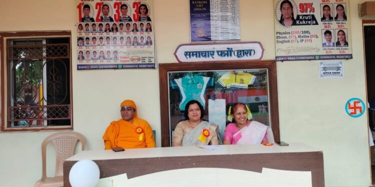 ध्वजारोहण कर गुरुकुल में मनाया गया 79 वा स्वतंत्रता दिवस समारोह