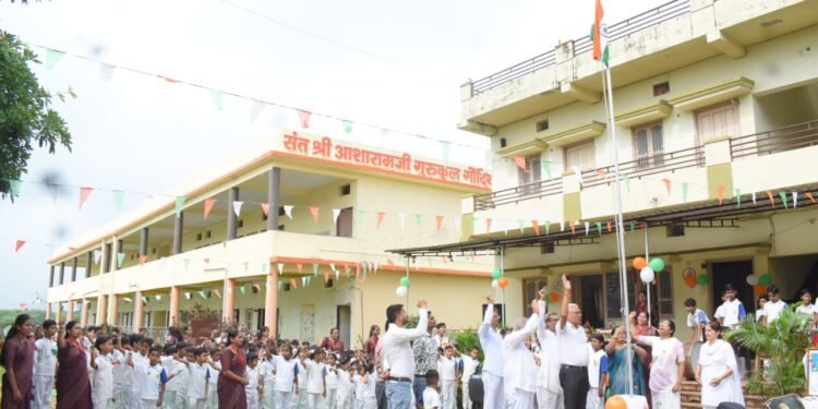 संत श्री आशाराम जी गुरुकुल, गोंदिया में स्वतंत्रता दिवस हर्षोउल्लास, के साथ मनाया