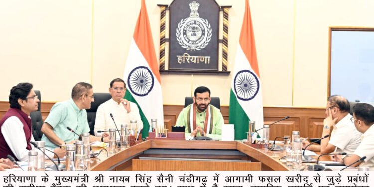 मुख्यमंत्री नायब सिंह सैनी ने पिपली अनाज मंडी से पंजाब के लिए राहत सामग्री के 20 ट्रकों को झंडी दिखाकर किया रवाना