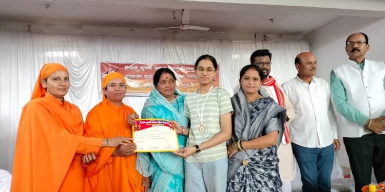 साध्वी प्रतिमा और साध्वी रेखा बहन शिक्षक दिवस पर सम्मानित