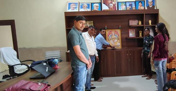 हिंदी केवल भाषा नहीं संस्कार और श्रृंगार भी है