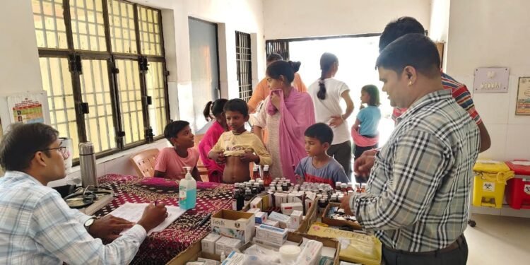 हनुमंतपुरा पीएचसी आरोग्य मेले में डॉक्टरों की अनुपस्थिति से ग्रामीण नाराज