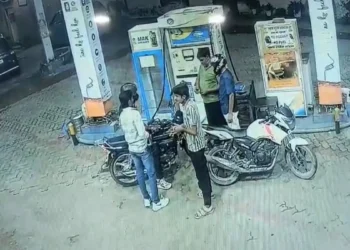 दिशा पटानी के घर पर गोलीबारी की घटना हुई।