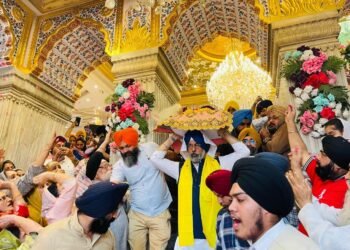 निर्ंकार रूप जगत गुरु धन धन श्री गुरु नानक देव जी के प्रकाश पर्व को समर्पित विशाल नगर कीर्तन का शुभ आरंभ