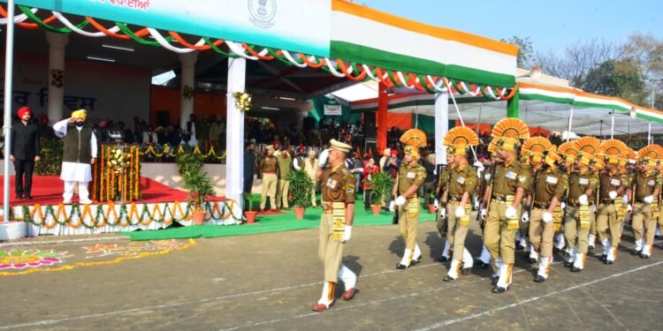 शिक्षा मंत्री हरजोत सिंह बैन्स ने गणतंत्र दिवस मौके पटियाला में लहराया तिरंगा