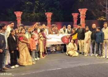 मुख्यमंत्री ने गुरुकुल के विद्यार्थियों को पुरस्कृत किया