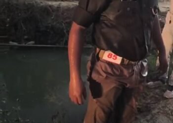 खाकी का साहस: जलमग्न गड्ढे में डूब रहे 5 वर्षीय मासूम को पुलिस जवान ने बचाया