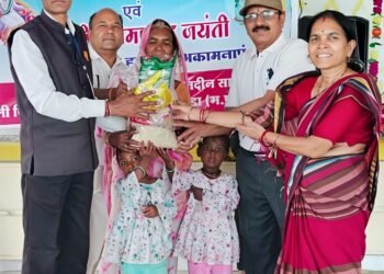 सैकड़ों गरीब ,जरूरतमंद परिवारजनों को राशन वितरण