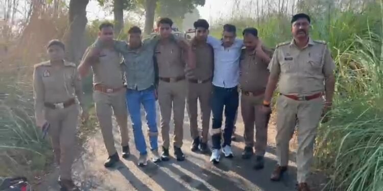 मुठभेड़ में दो बदमाश ढेर होने से बचे, पैर में लगी गोली झपटमार गैंग का खात्मा, 4 शातिर गिरफ्तार