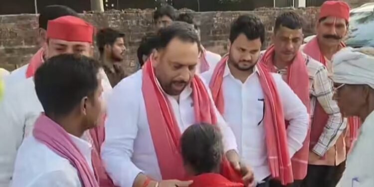 पिता के साये के बिना होने वाली थी शादी, अजीत यादव और दीपू चौहान ने पहुँचकर पूरी की हर कमी!