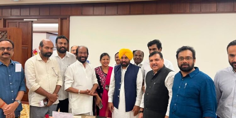लोकसभा अध्यक्ष ओम बिरला से मिलने संसद पहुंचे सीएम भगवंत ने भाजपा समेत अन्य विरोधी दलों पर किए तीखे हमले