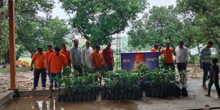 फलदार पौधों का रोपण अभियान संपन्न