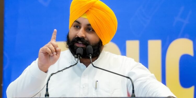 पंजाब शिक्षा क्रांति: रिकॉर्ड NEET, JEE नतीजों के लिए भगवंत मान सरकार ने 300 से अधिक प्रिंसिपलों को सम्मानित किया