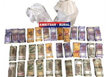 *अमृतसर में 6.5 किलो हेरोइन और 9.90 लाख रुपये की ड्रग मनी के साथ एक महिला सहित तीन गिरफ्तार*