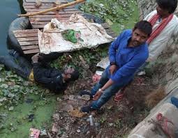 हिंदपीढ़ी थाना क्षेत्र में मोती मस्जिद के पास रहने वाले 30 साल के वसीम का शव गुरुवार को बड़ा तलाब में मिला