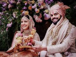 विराट-अनुष्का के दिल्ली में हुए रिसेप्शन कार्ड में जो गलती सामने आई थी, उसे मुंबई के कार्ड में सुधार लिया गया
