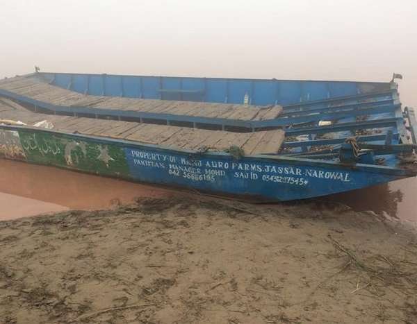 .पंजाब में रावी नदी से बीएसएफ ने दो संदिग्ध पाकिस्तानी नावों को पकड़ा