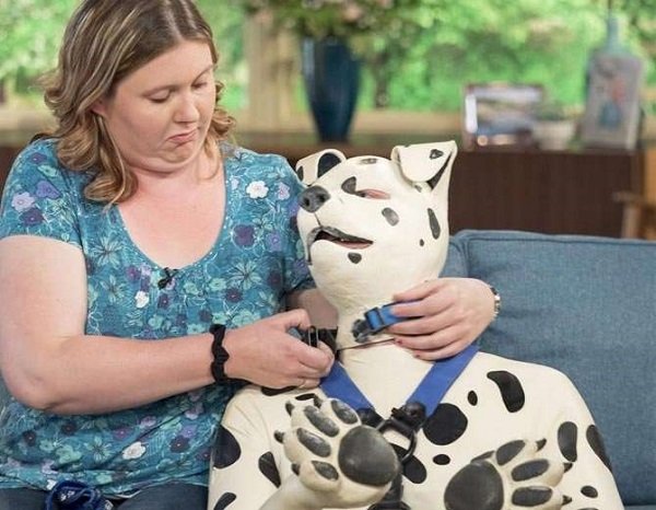 टैंशन से बचने के लिए लोग क्या नहीं करते लेकिन अगर कोई इंसान कुत्ता बन जाए तो कैसा लगेगा