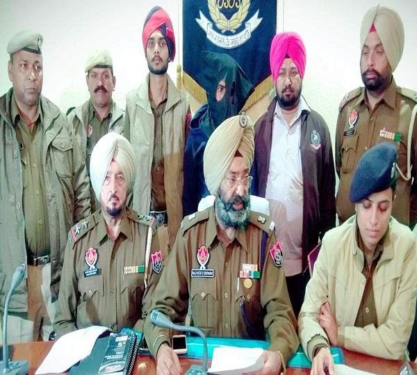 7 वर्षीय बच्चे की गला दबा कर हत्या करने वाले सौतेले बाप मंजीत को जमालपुर पुलिस ने आज जमालपुर चौक से गिरफ्तार कर लिया