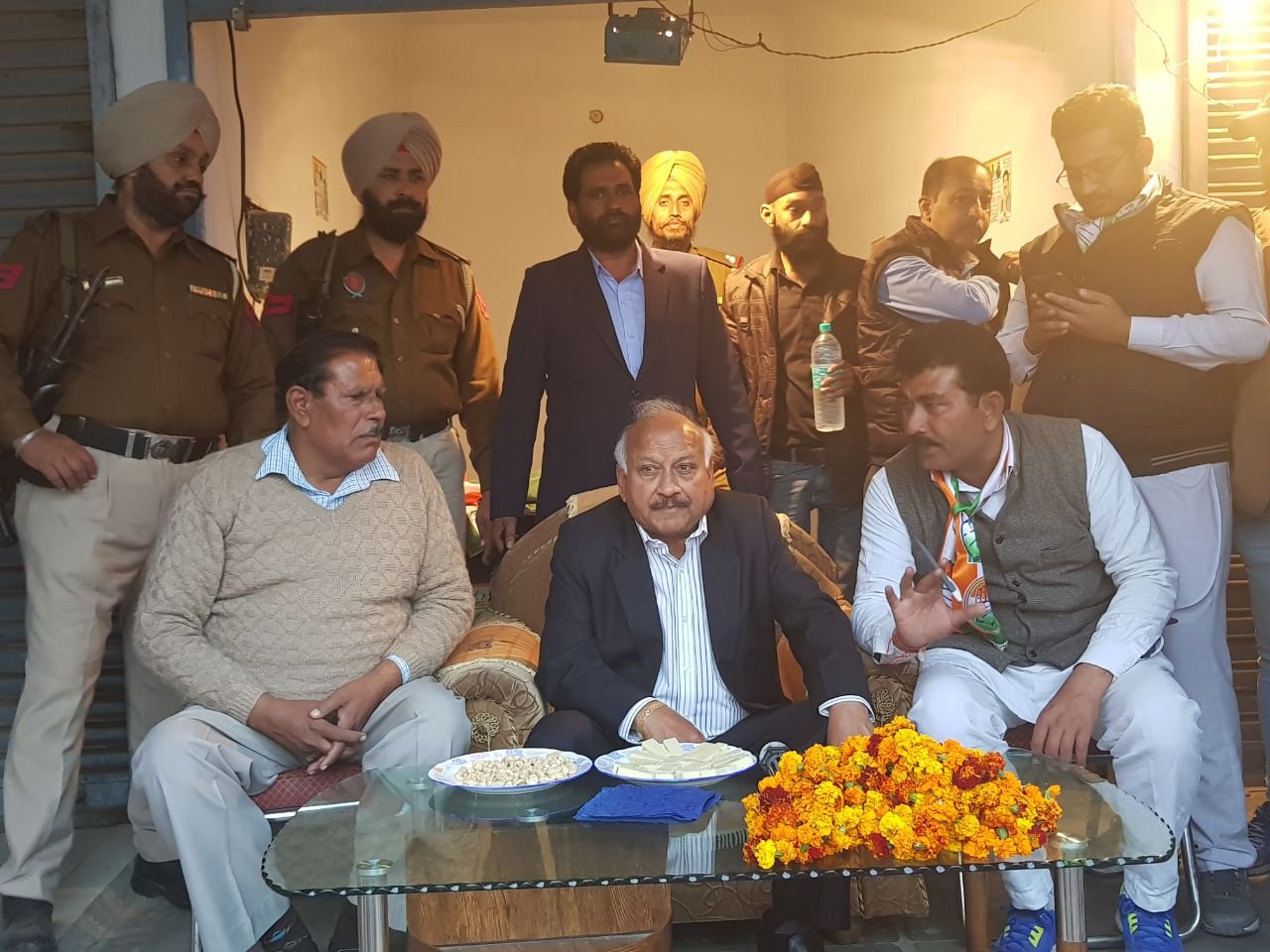 ब्रह्म मोहिंद्रा ने वार्ड 28 का उद्घाटन करते हुए जनता को दिसंबर चुनाव के लिए जागरूक किया