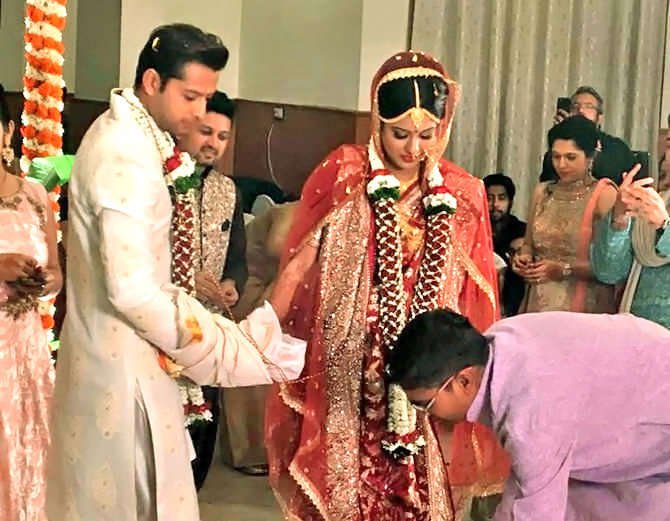 न्यूली वेड्स कपल वत्सल सेठ और इशिता दत्ता हनीमून पर रवाना हो गए हैं