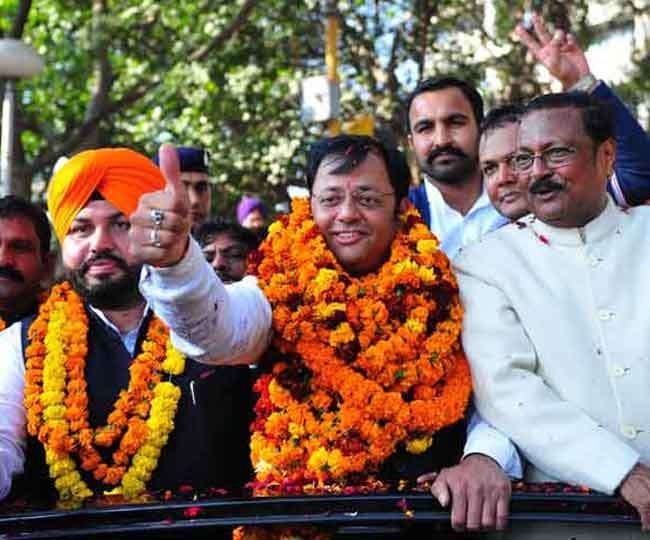 पार्टी के देवेश मौदगिल ने कांग्रेस के दविंदर बबला को 17 मतों के अंतर से हराया