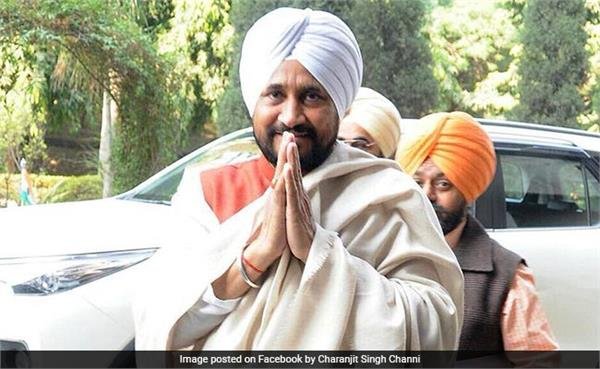 सिक्का उछालकर की लैक्चरर की नियुक्ति के बाद चन्नी अकालियों के निशाने पर